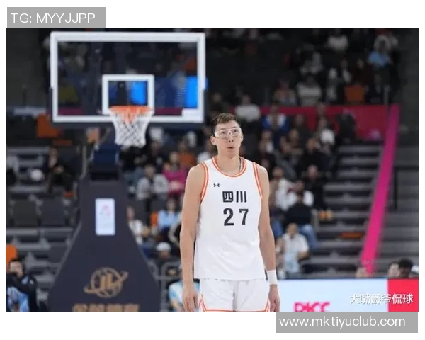 周琦面对包夹表现出色关键时刻失误遗憾落败贡献19分9板2帽