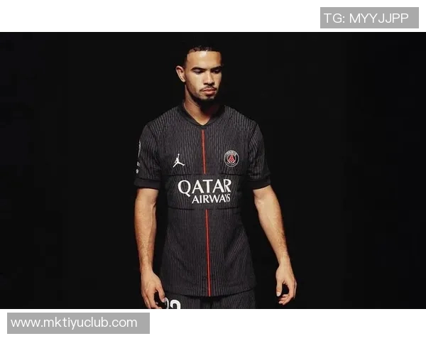 巴黎新赛季第四款球衣发布黑色主调搭配炭灰与玫瑰色渐变设计